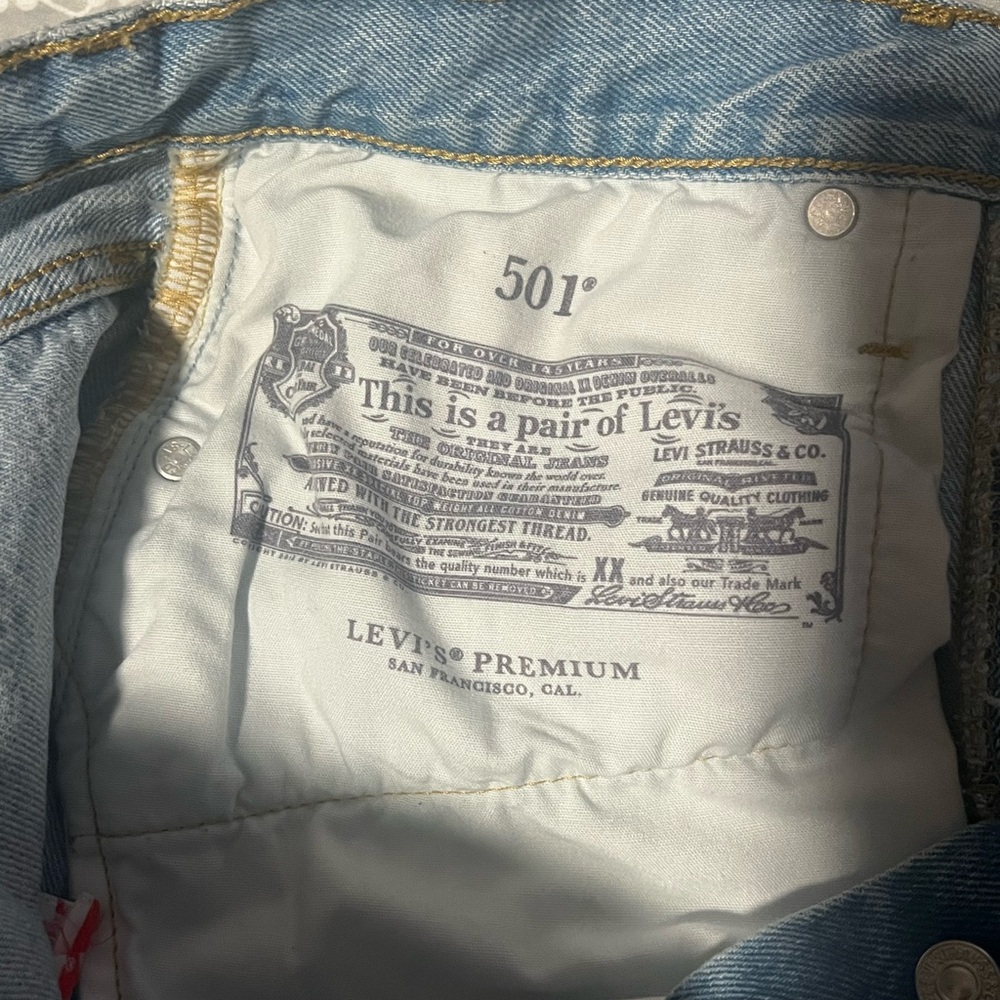 Levi's 501 Original Blue Jean Shorts with Frayed Hem - Picture 6 of 7